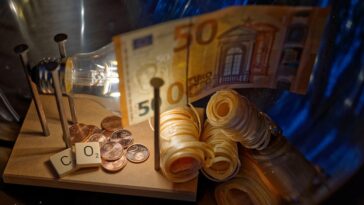 First Brands Bankruptcy Triggers $1.5 Billion Outflow from U.S. Loan Funds, Raising Concerns Over Private Credit Market Stability