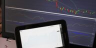 US Stock Market Rebounds as Trump Eases China Trade Tensions, S&P 500 Hits 1-Month High
