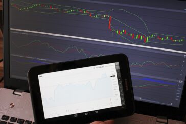 US Stock Market Rebounds as Trump Eases China Trade Tensions, S&P 500 Hits 1-Month High