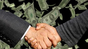 U.S. Firms Face Economic Divide Amid Consumer Spending Shifts: